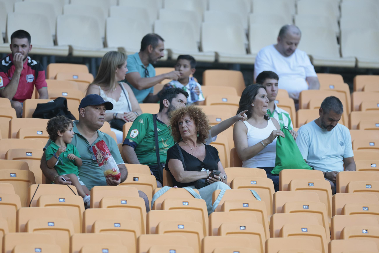 Búscate en las fotos del Betis - Alavés