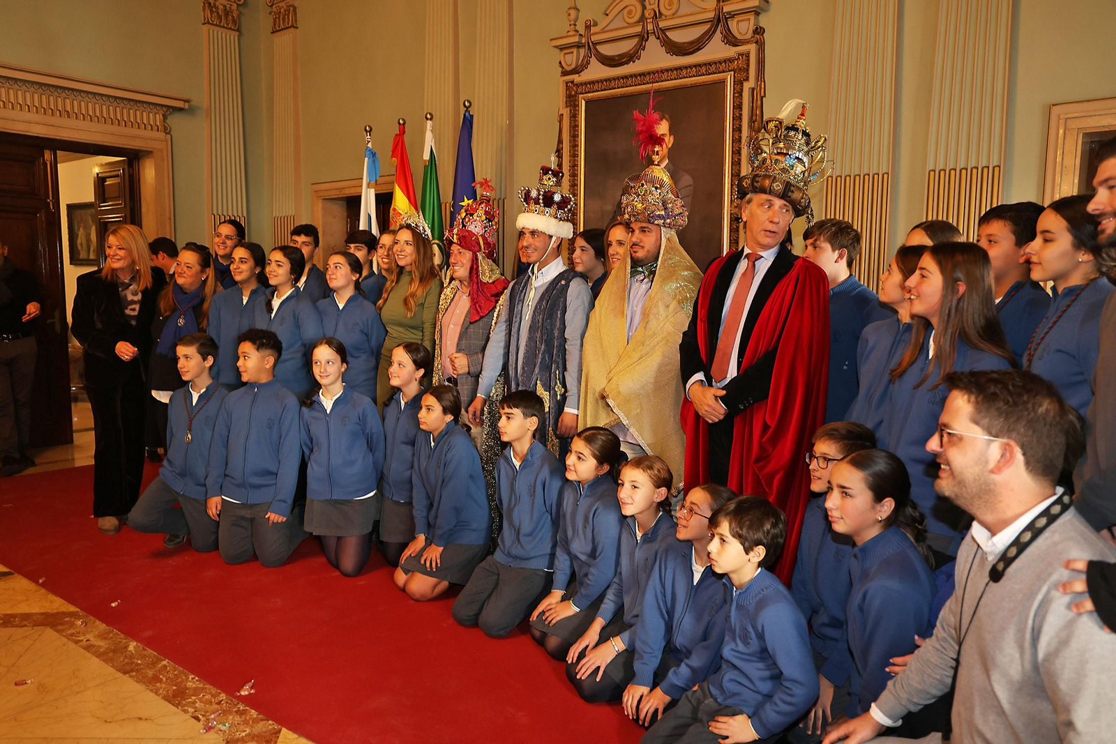 Sus Majestades Los Reyes Magos son coronados en el Ayuntamiento de Huelva