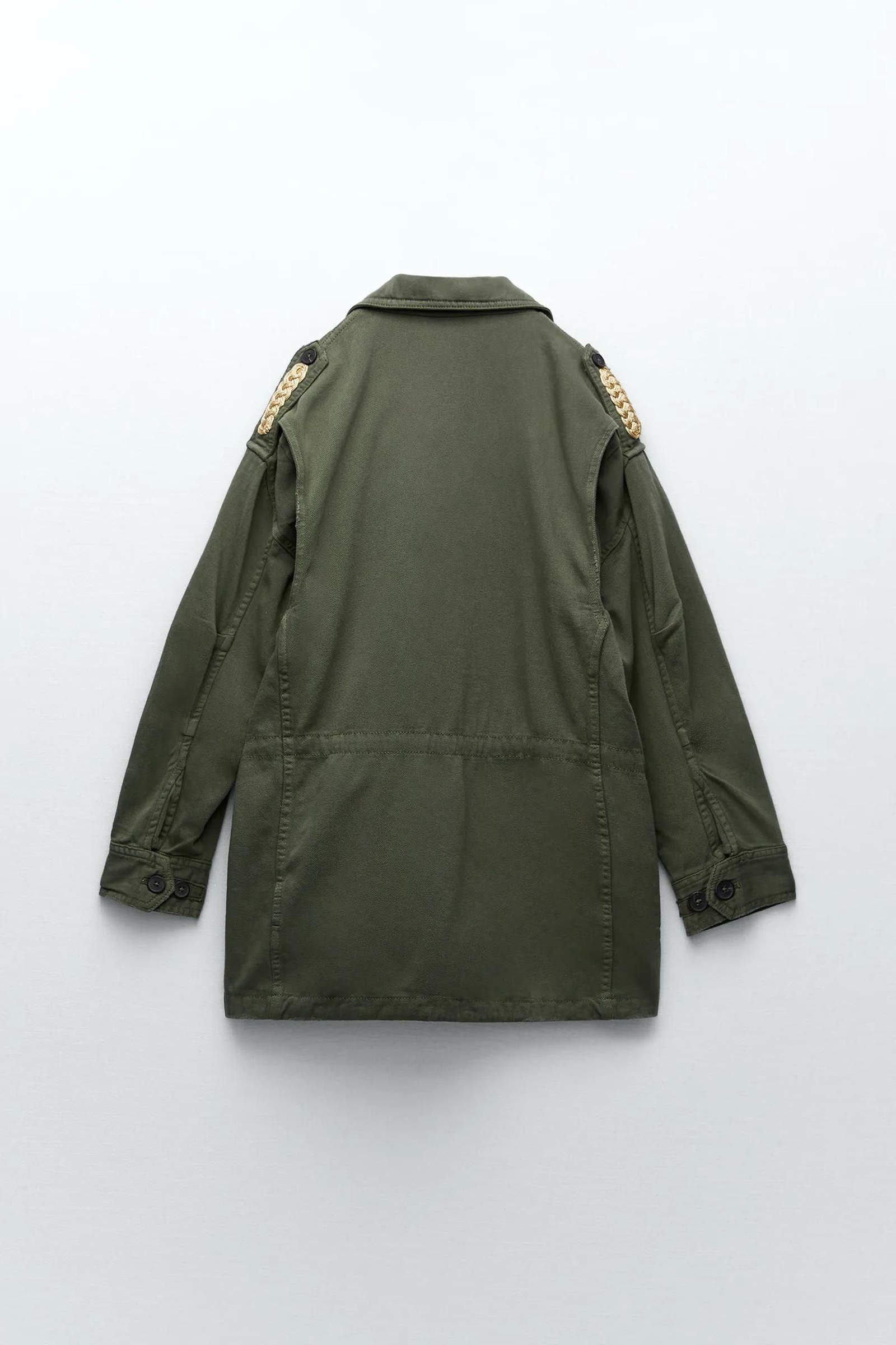 Cazadora militar de los Special Prices de Zara.