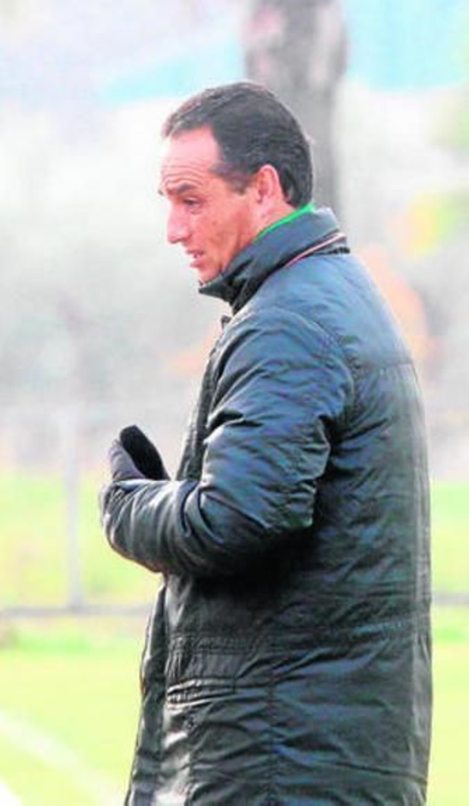 Oltra, pensativo, durante un entrenamiento.