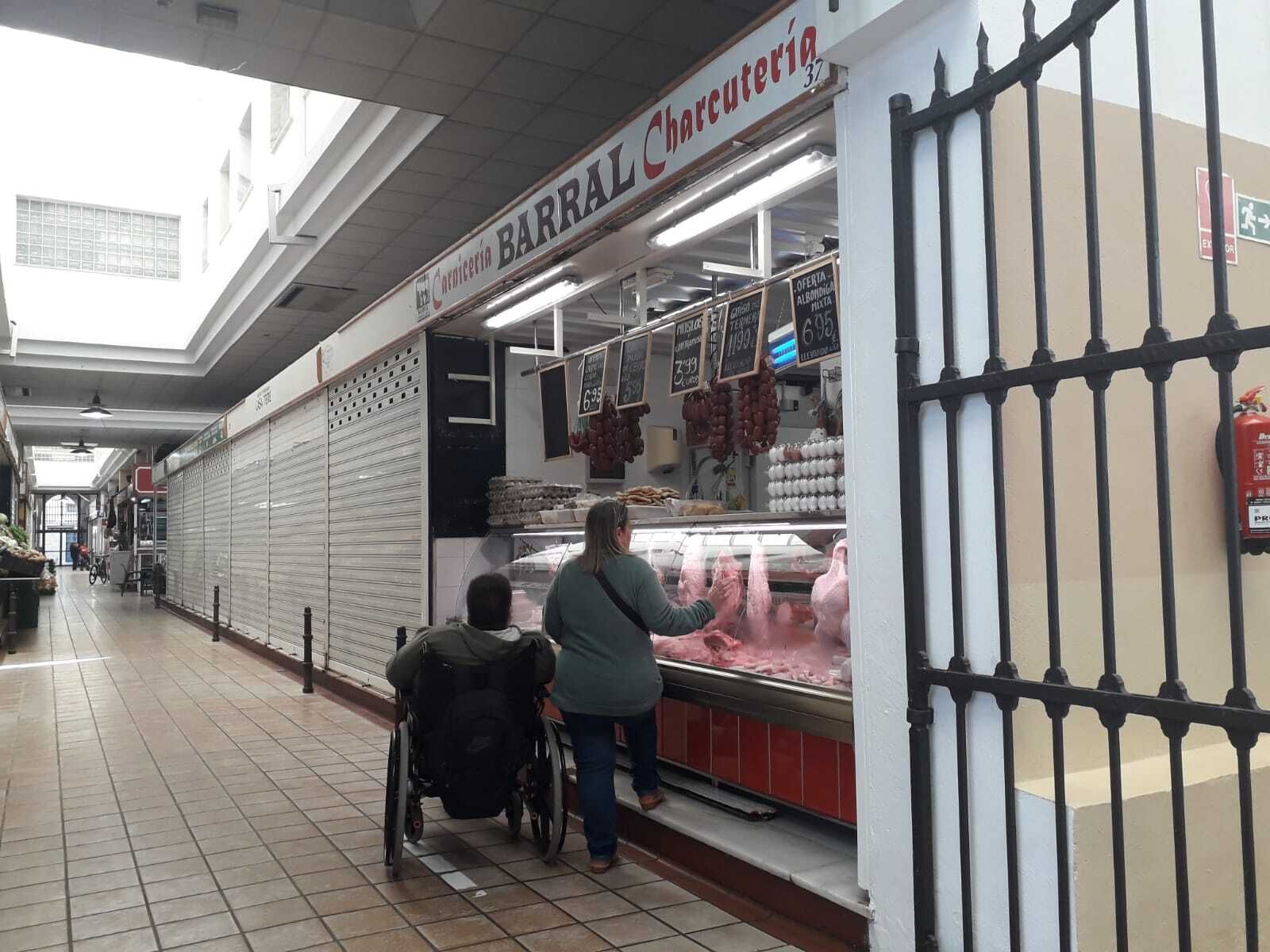 Uno de los puestos de la zona del Mercado Central que requiere de aire acondicionado.