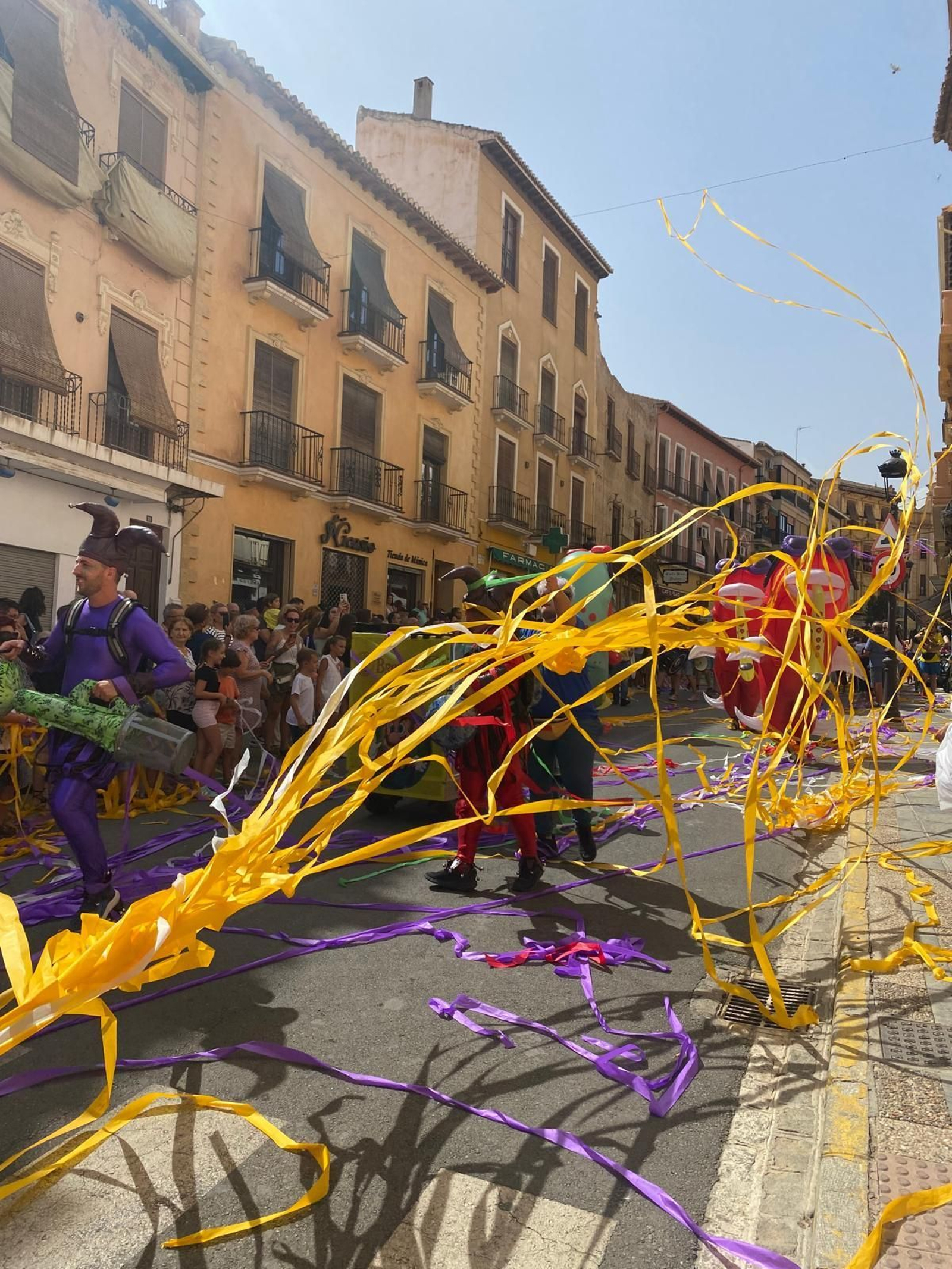 Así ha sido la Pública de Fiestas de este pueblo de Granada: Gigantes y Cabezudos recorren sus calles