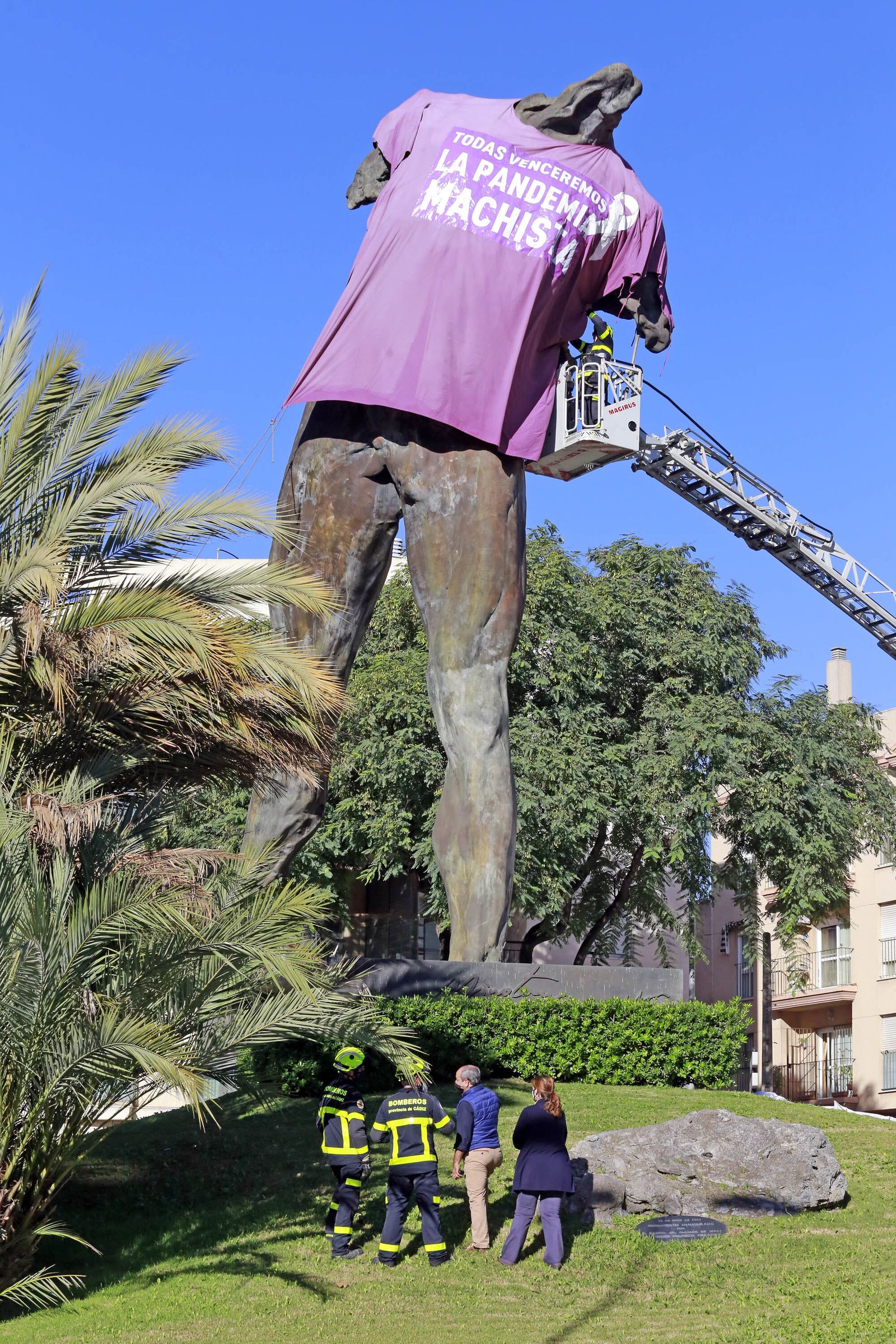 Imágenes del Minotauro vestido contra la Violencia de Género