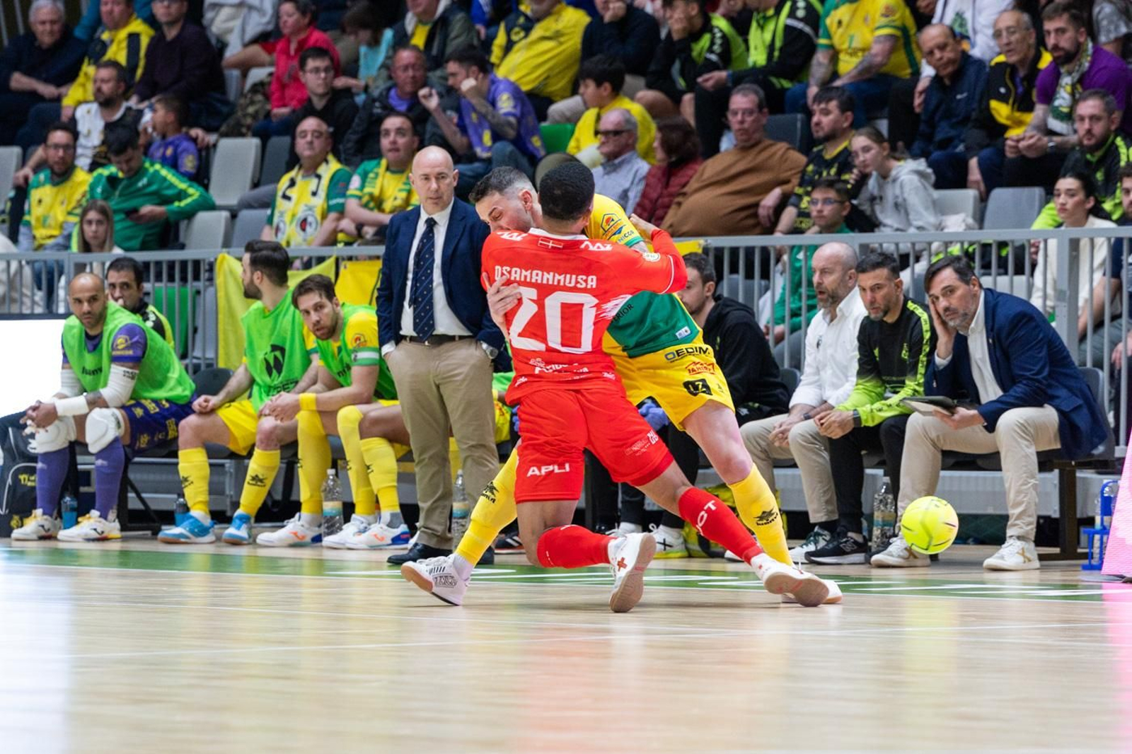 En imágenes: la afición y mejores jugadas del Jaén FS - Jimbee Cartagena