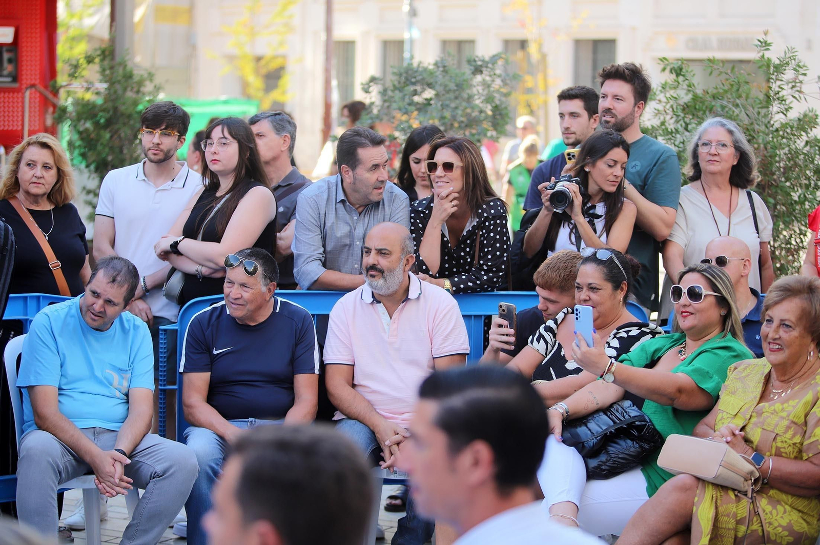 Imágenes de Huelva en blanco y azul, la noche del comercio
