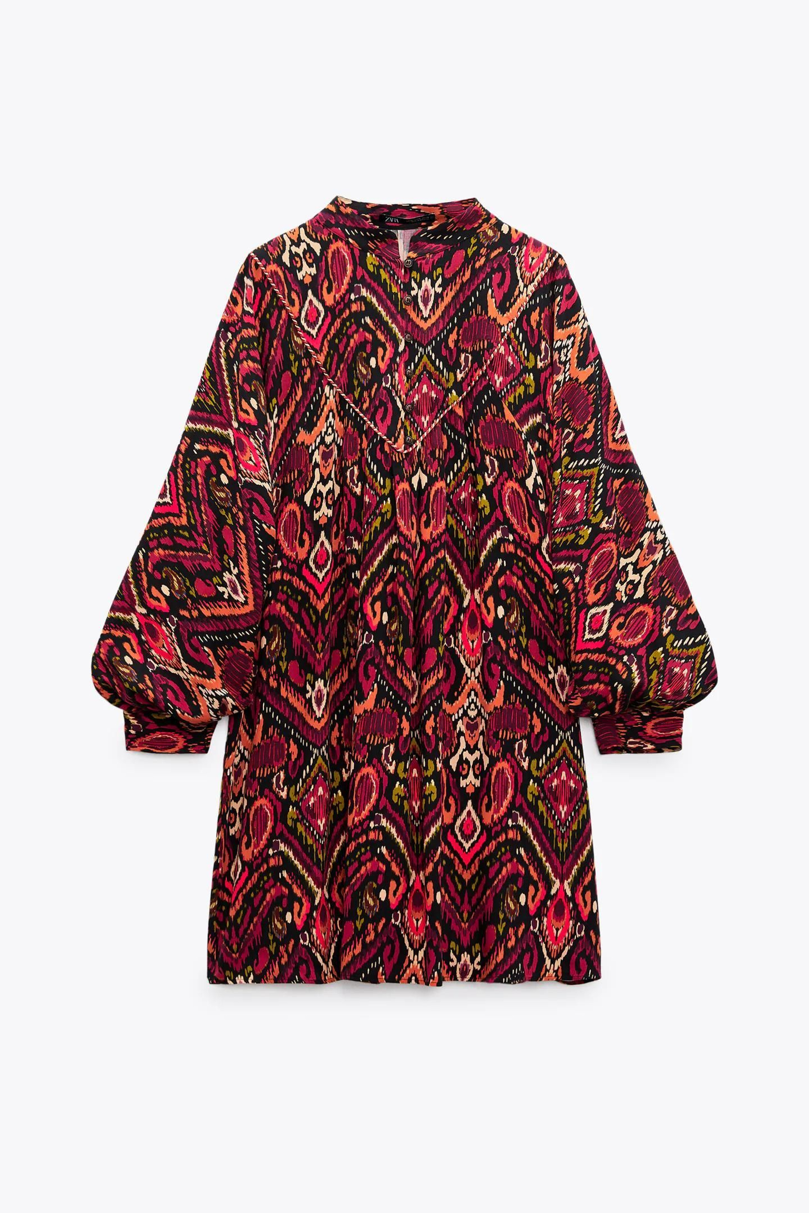 Vestido corto de Zara con estampado.