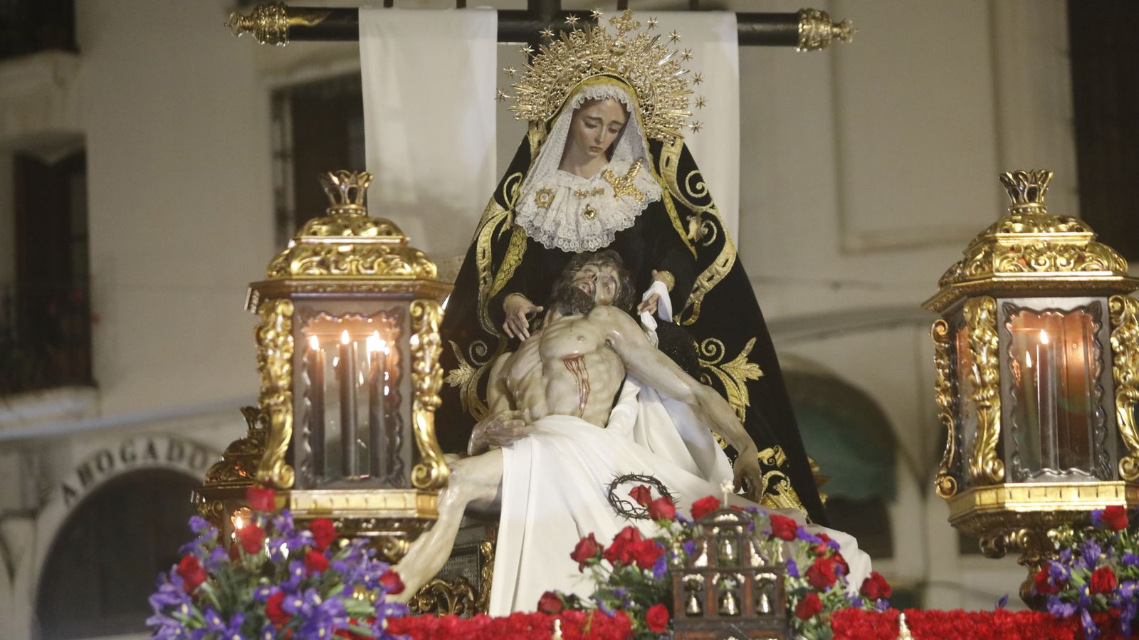 Fotos del Jueves Santo en La Línea: Perdón y la Salud, Gran Poder y Angustias