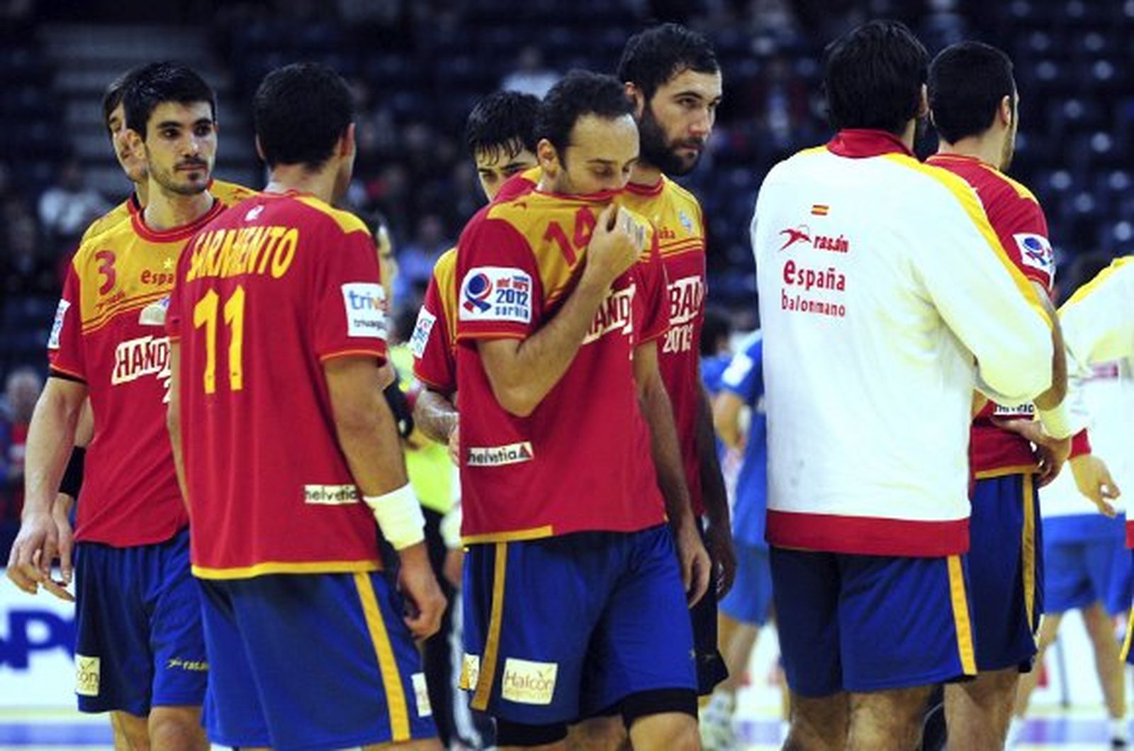 España vuelve sin premio