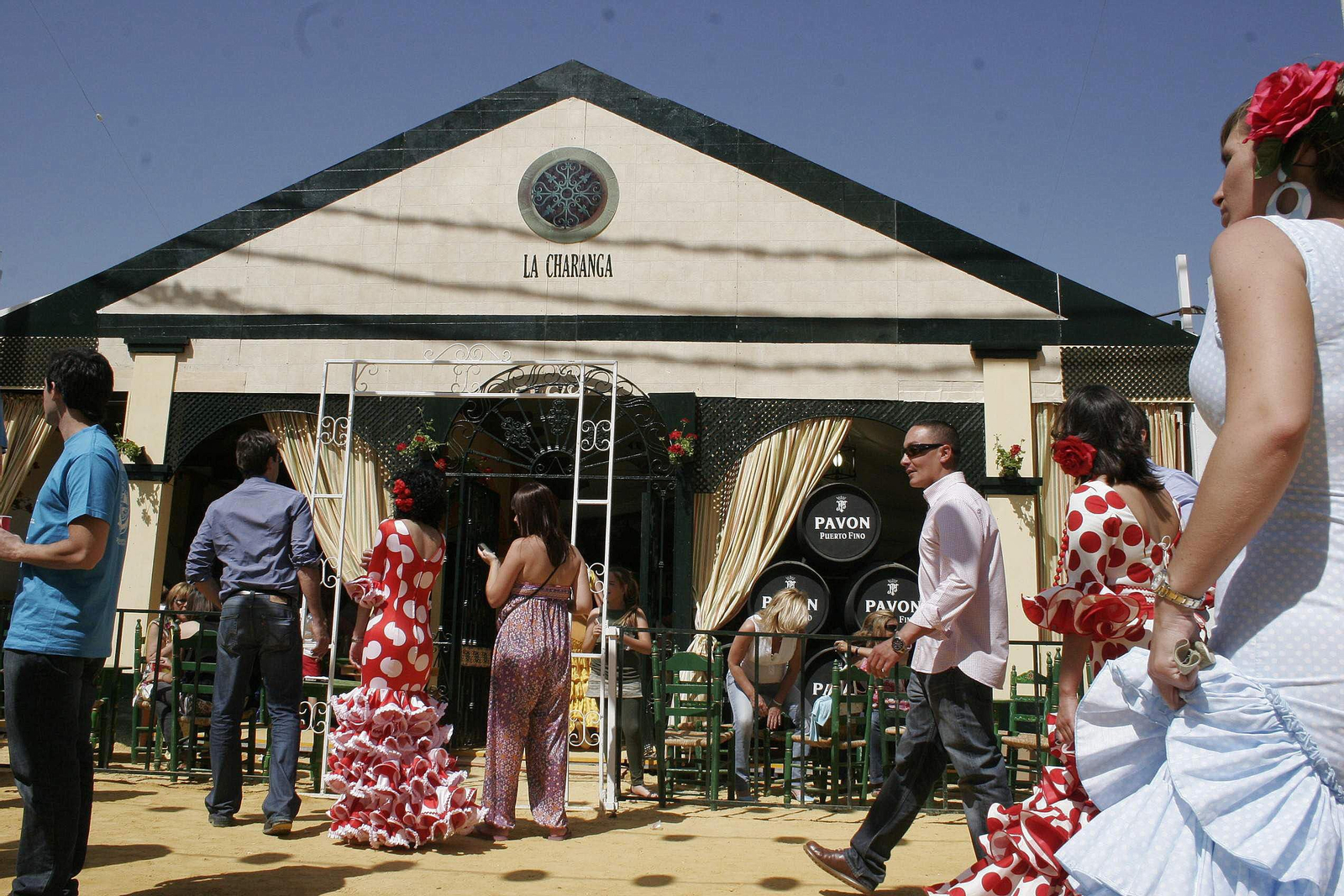 Una de las antiguas fachadas de mampostería de la Feria de Primavera, que se ubicaban en la avenida principal.