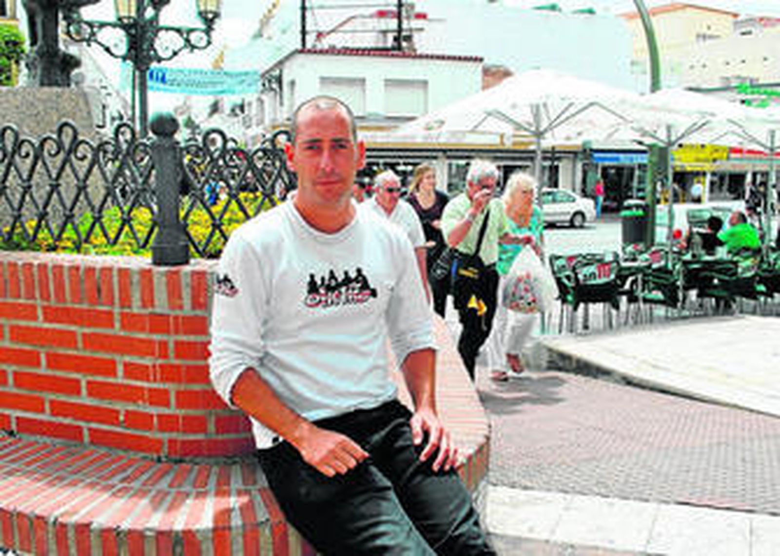 Daniel Cervantes, en una plaza de la Carihuela.