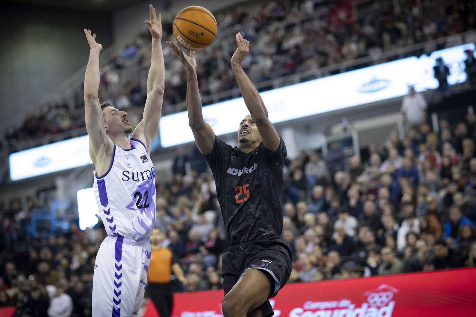 Las mejores imágenes del Covirán Granada-Surne Bilbao Basket