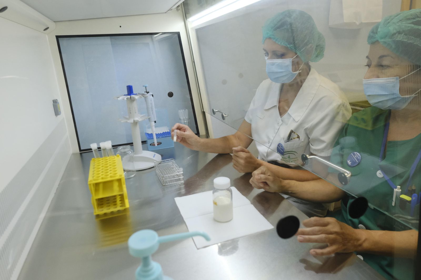 El banco de leche materna del Hospital Reina Sofía de Córdoba, en fotografías