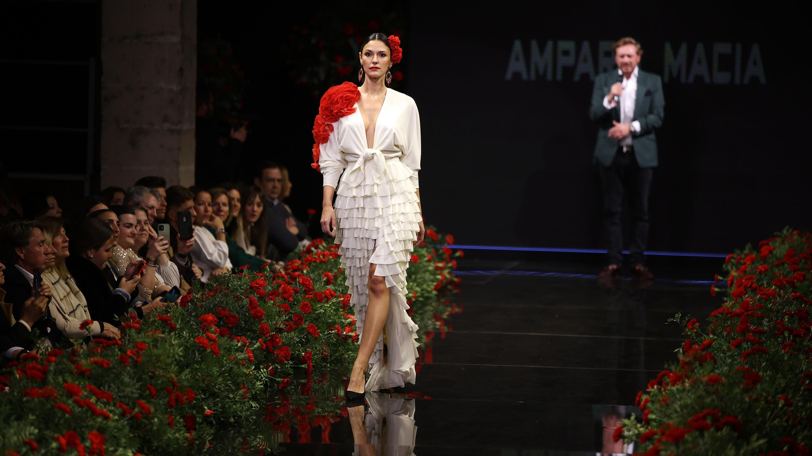 Desfile de Amparo Maciá en la Pasarela Flamenca Jerez Tio Pepe 2023