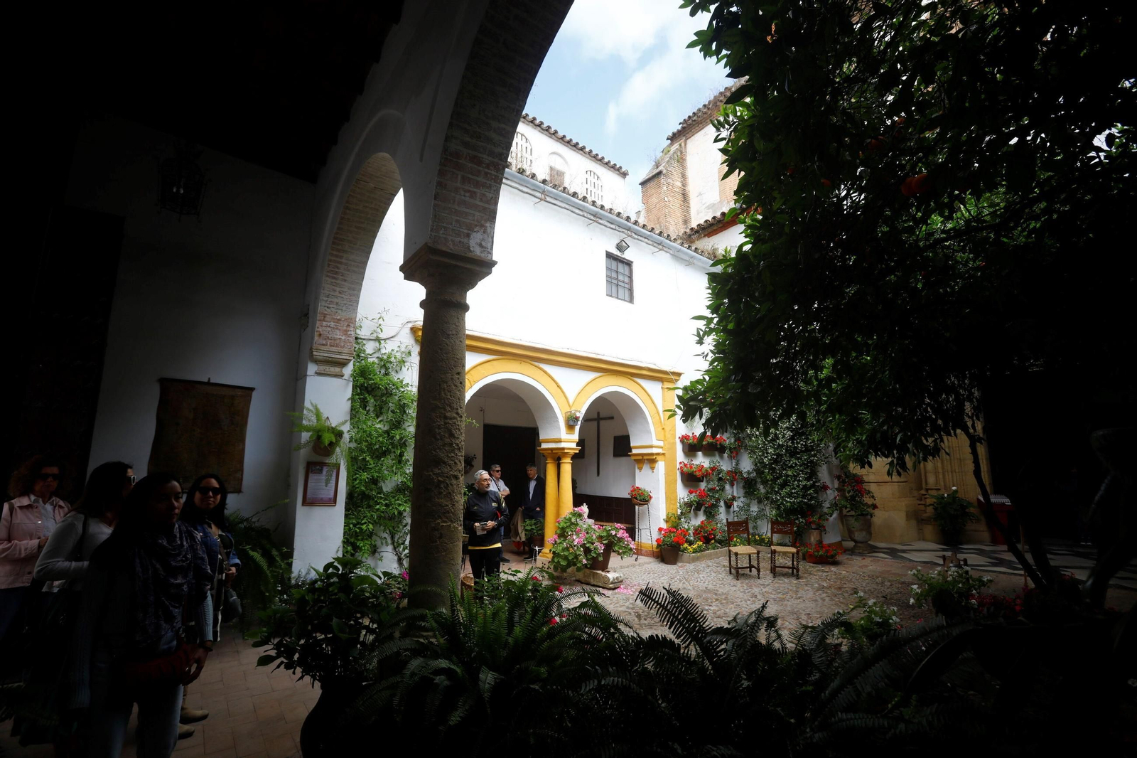 Patio de las Religiosas Jerónimas de Santa Marta y Hermandad de la Misericordia.