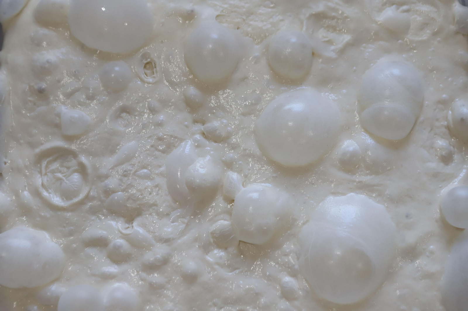 Elaboración de pizzas al autentico estilo italiano en Pizzeria Napoli, en imágenes