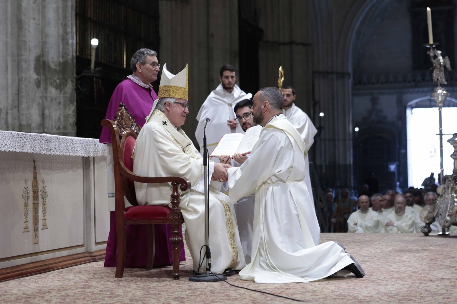 La ceremonia de ordenación conjunta de diáconos y sacerdotes en imágenes