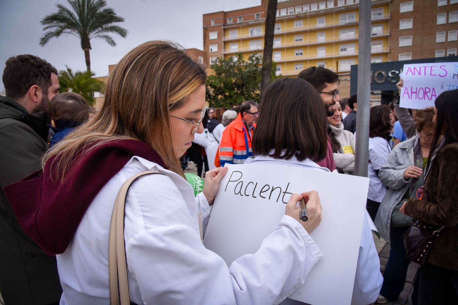 La manifestación por la huelga médica nacional, en imágenes