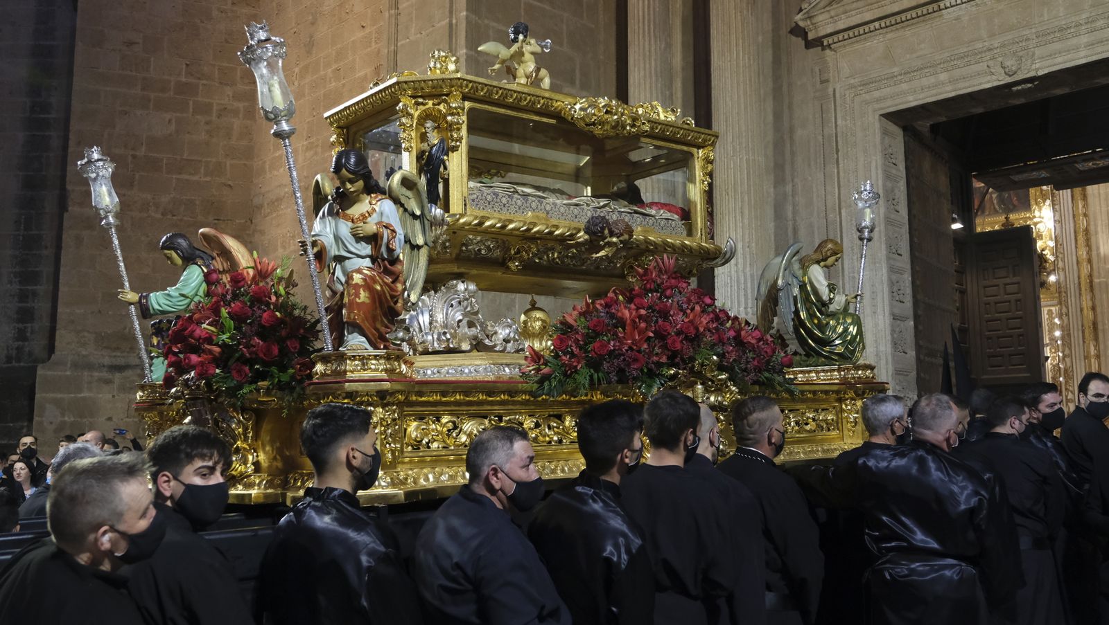 Procesión del Santo Entierro en Almería, en imágenes.