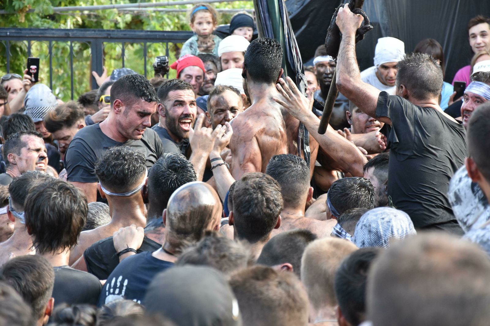 Imágenes del Cascamorras en Baza