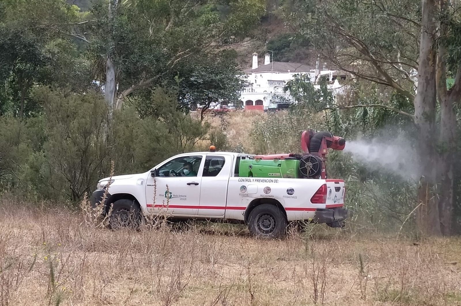Labores de fumigación en la comarca de La Janda.