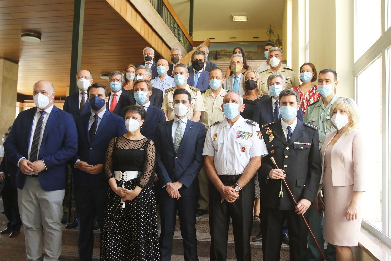 Foto de familia de la toma de posesión del comisario Carlos Serra.