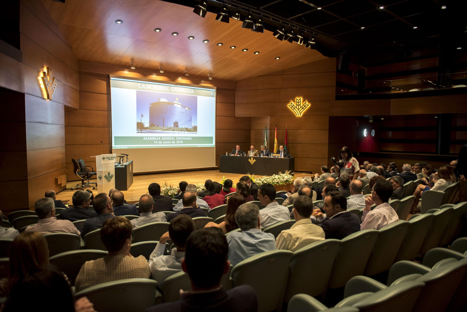 Imagen de la Asamblea General Ordinaria de Caja Rural Granada, celebrada ayer.