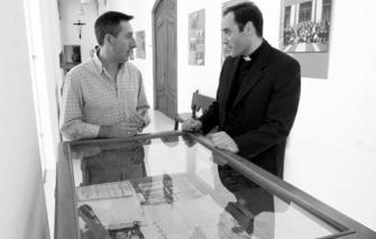 Juan Luis Arjona y Antonio Prieto, en la exposición del seminario de San Pelagio.