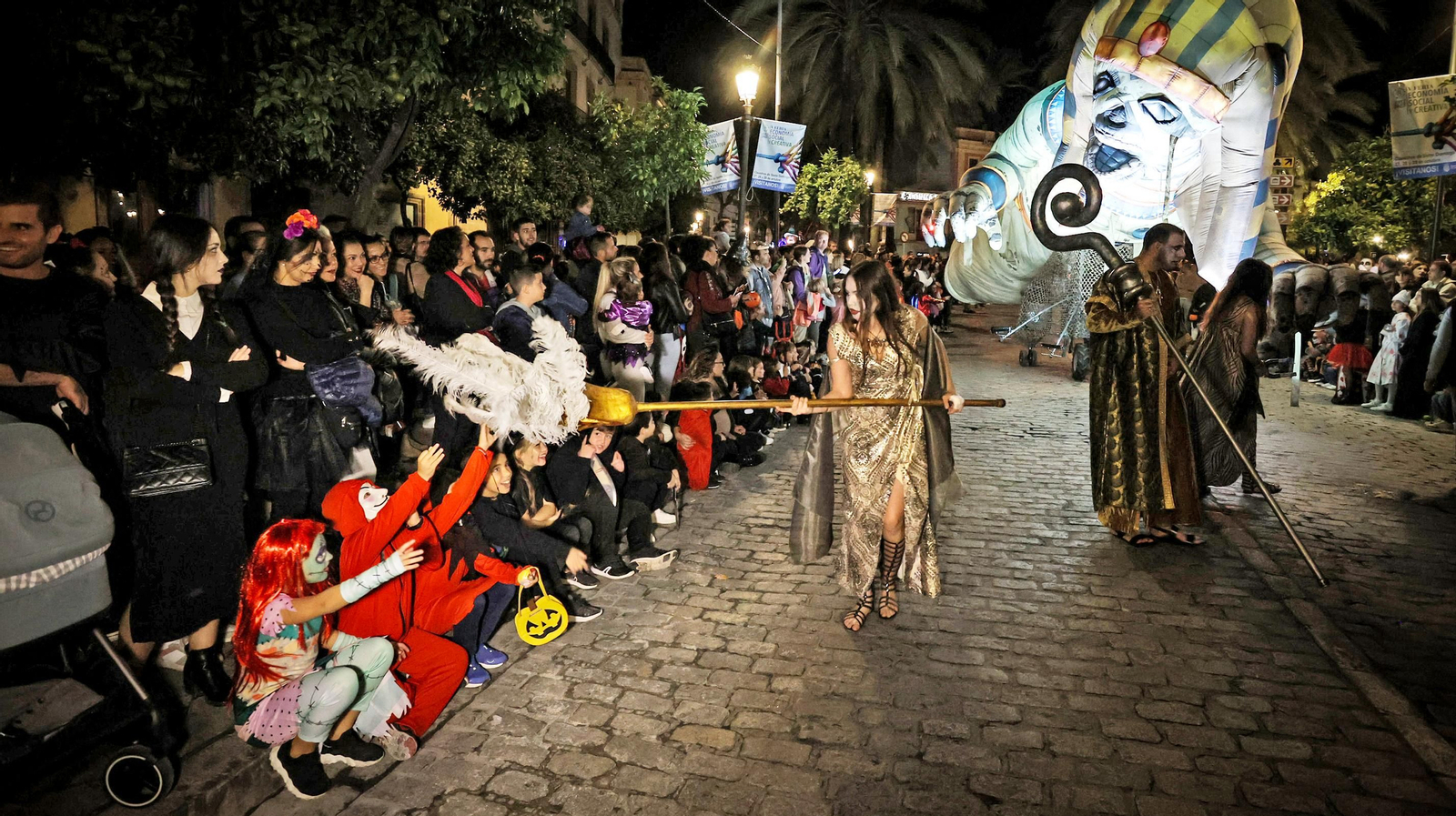 Búscate en la cabalgata de Halloween de Jerez