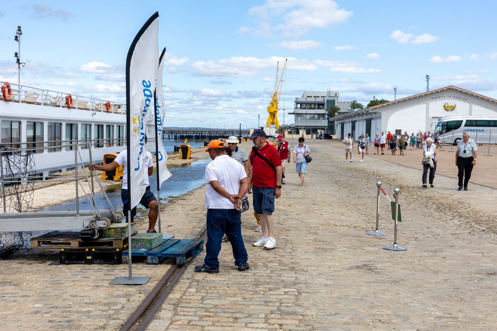 Las impresionantes imágenes del buque La Belle de Cadix en el Puerto de Huelva