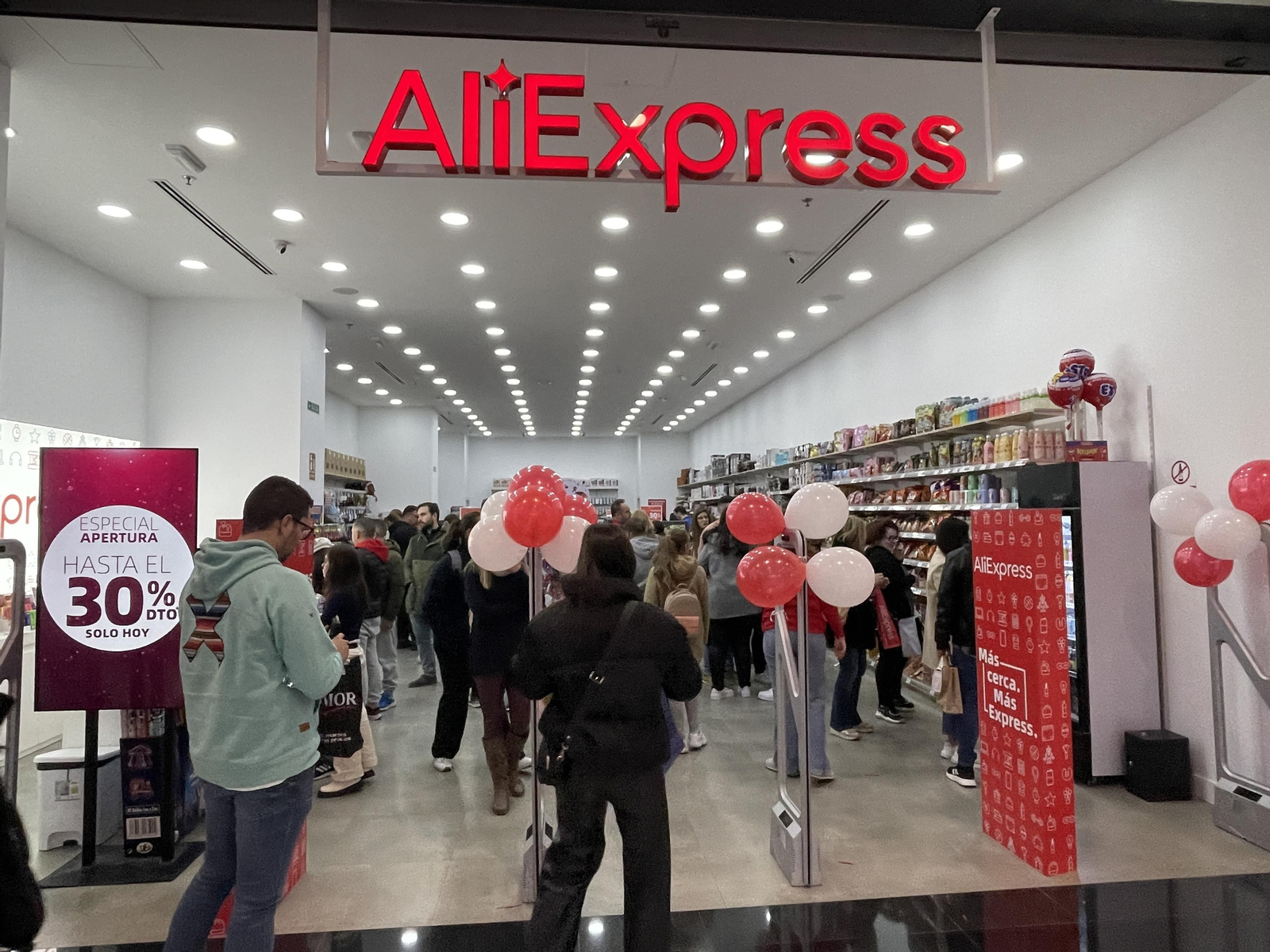 La tienda de Aliexpress Plaza abre sus puertas en el Centro Comercial Nevada