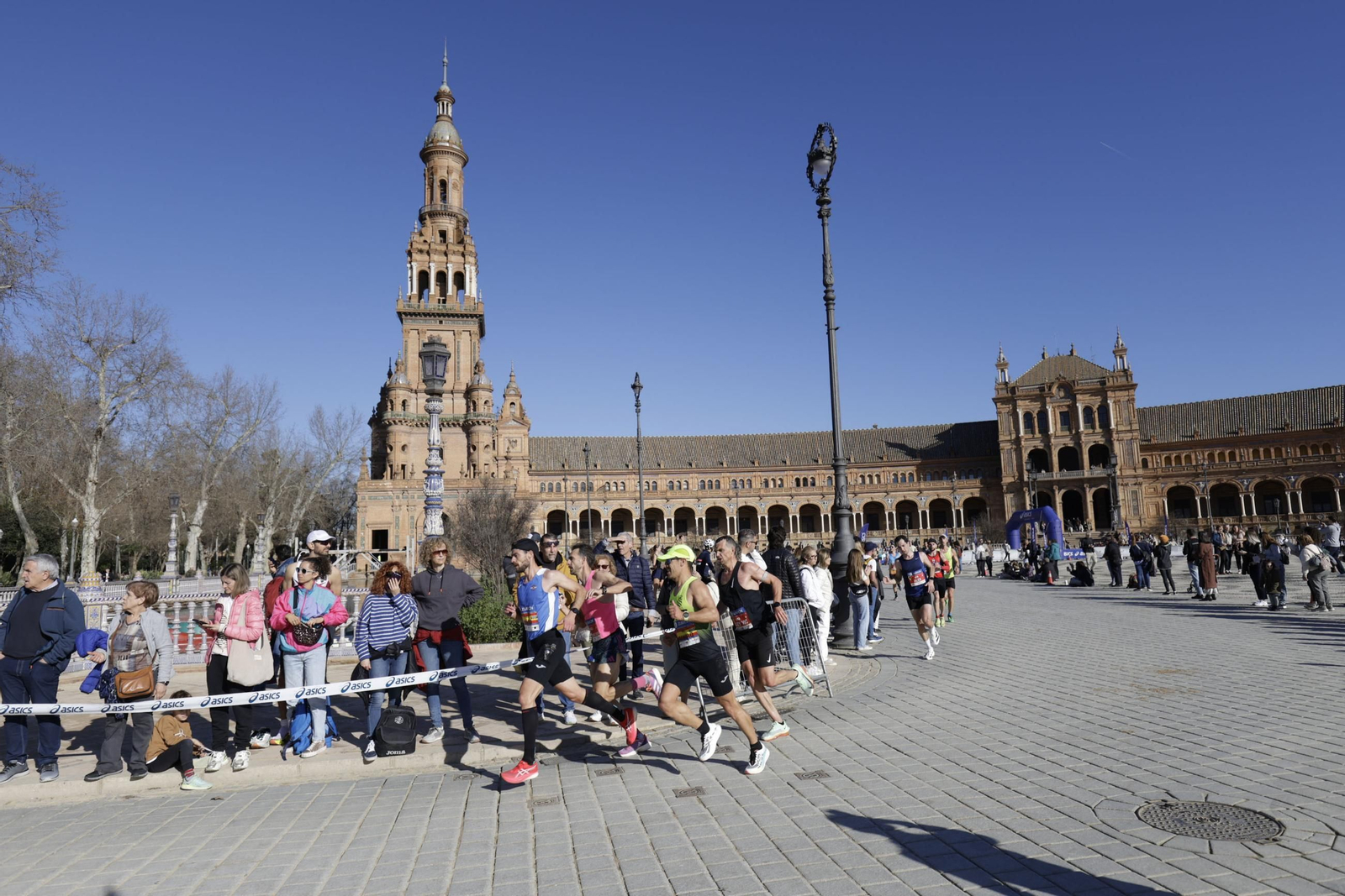 Búscate en el Zurich Maratón de Sevilla 2025