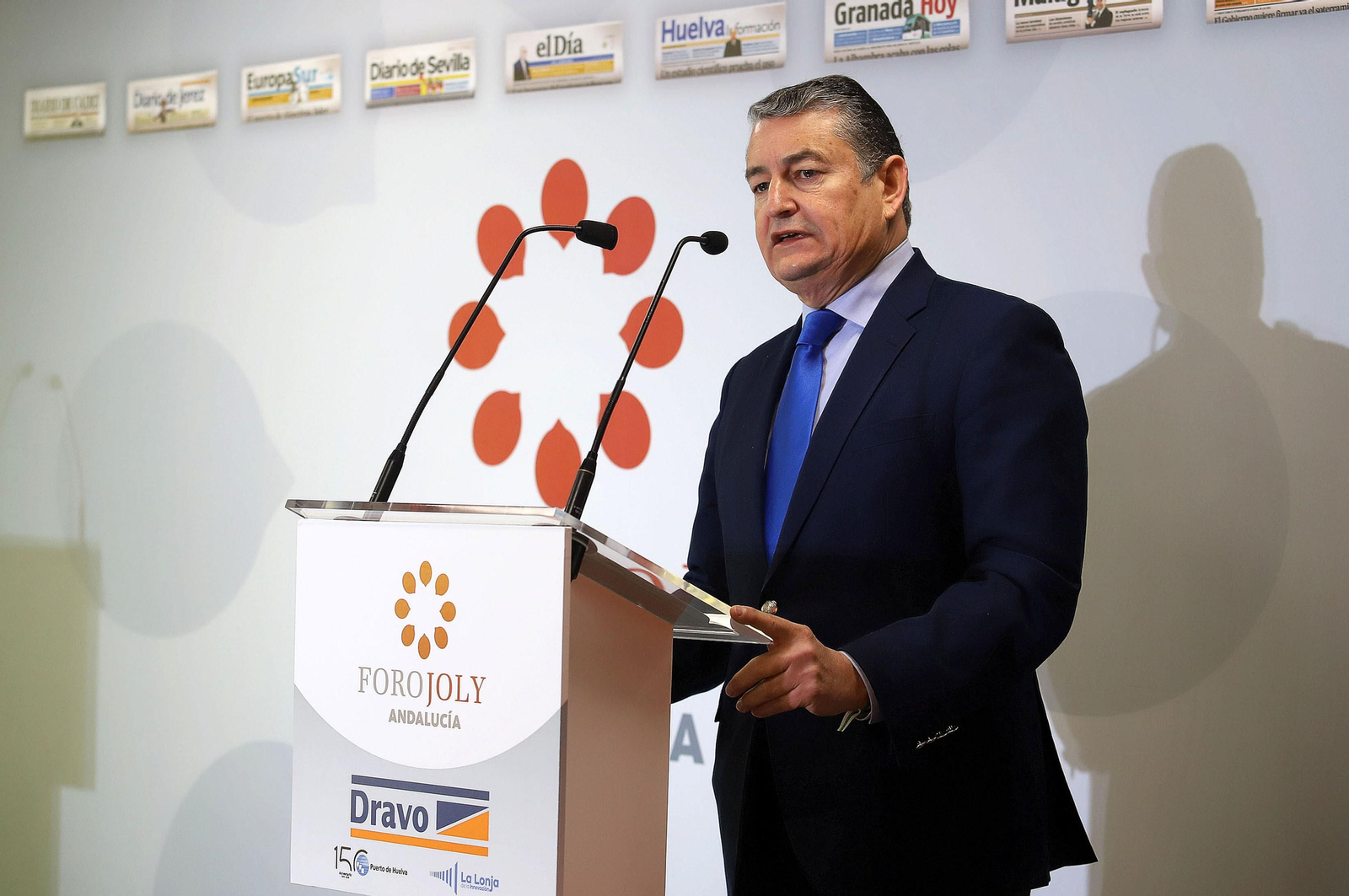 Imágenes del desayuno-coloquio con Antonio Sanz en el Foro Joly Andalucía celebrado en la Lonja de la Innovación del Puerto de Huelva