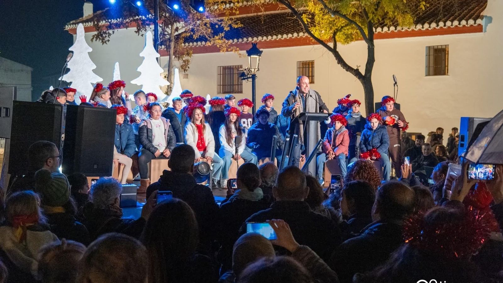 El alcalde de Ogíjares, Estéfano Polo, durante el encendido del alumbrado.