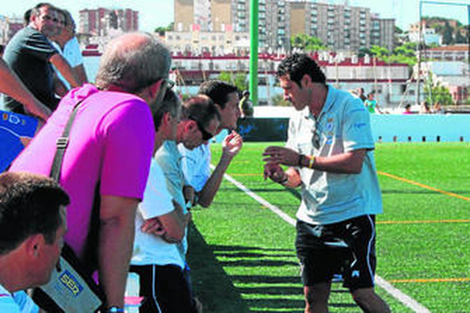 Antonio Rivas 'Quevedo' fue expulsado en La Línea y no podrá dirigir al Recre B desde el banquillo el domingo.