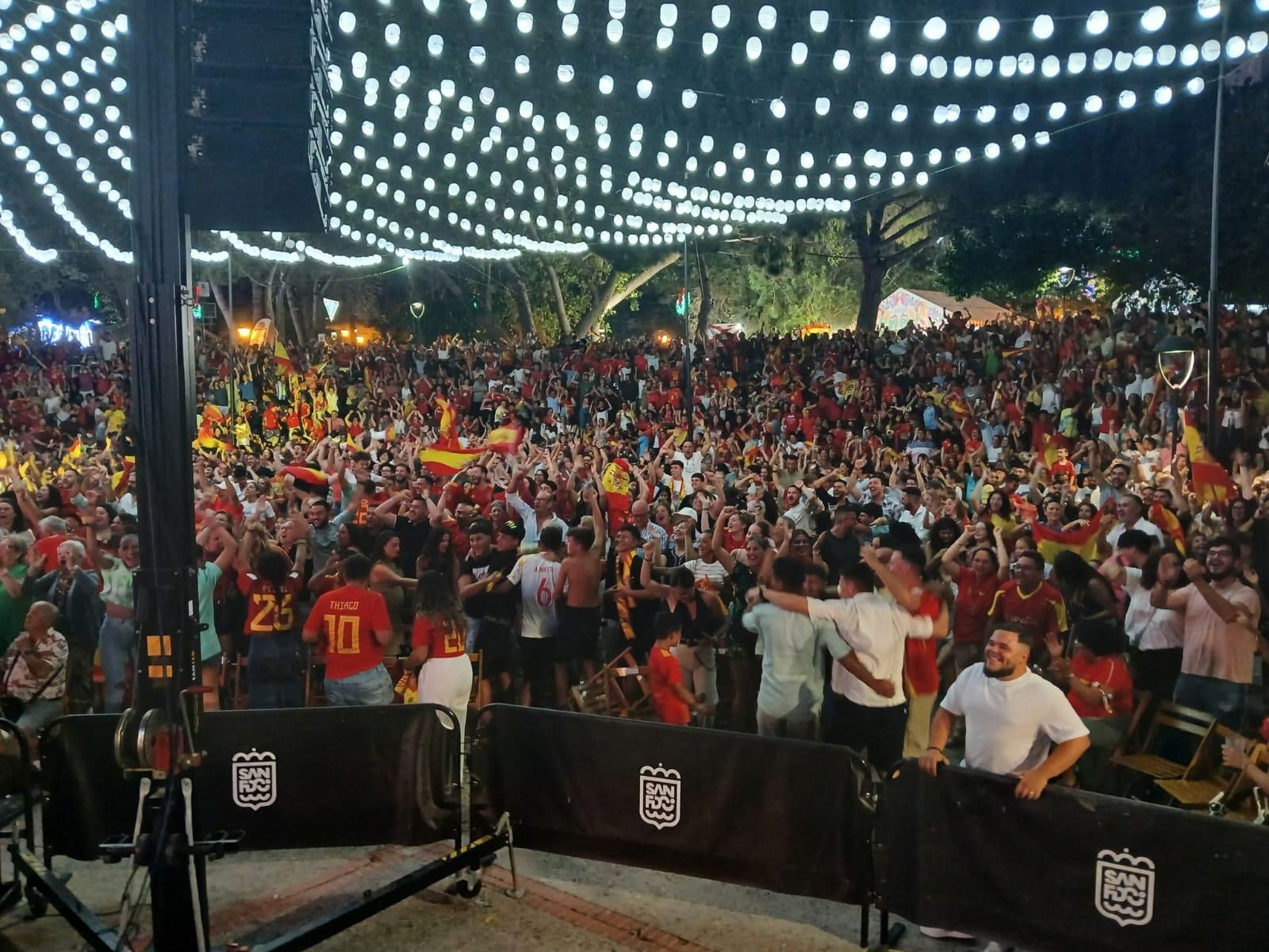Así se ha vivido el triunfo de España desde la Feria de San Fernando: búscate en las imágenes