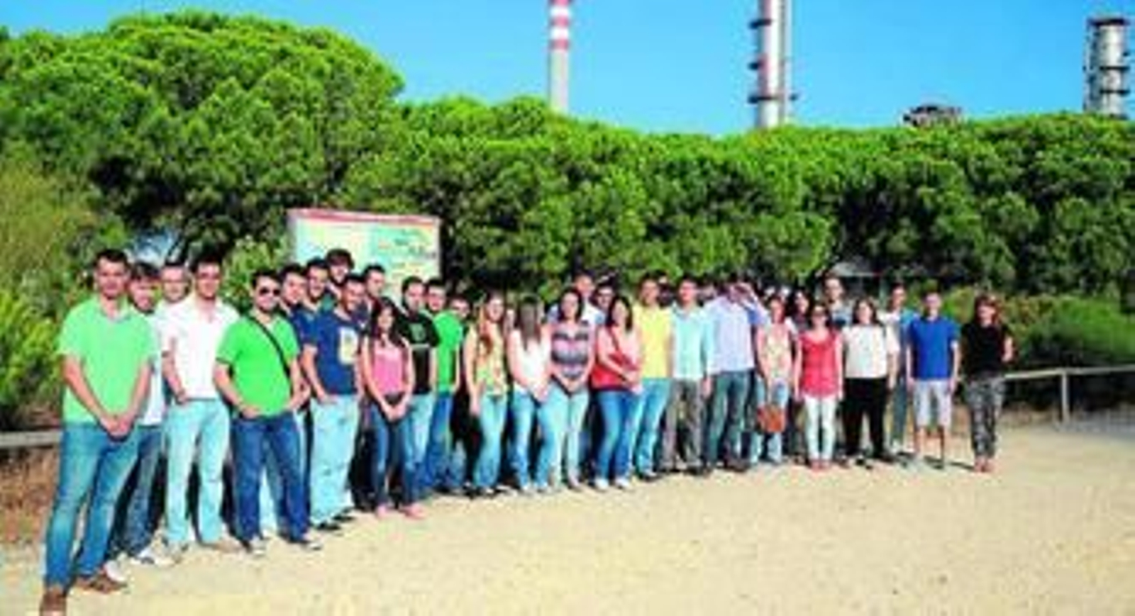 Becarios de la refinería La Rábida, en Palos de la Frontera.