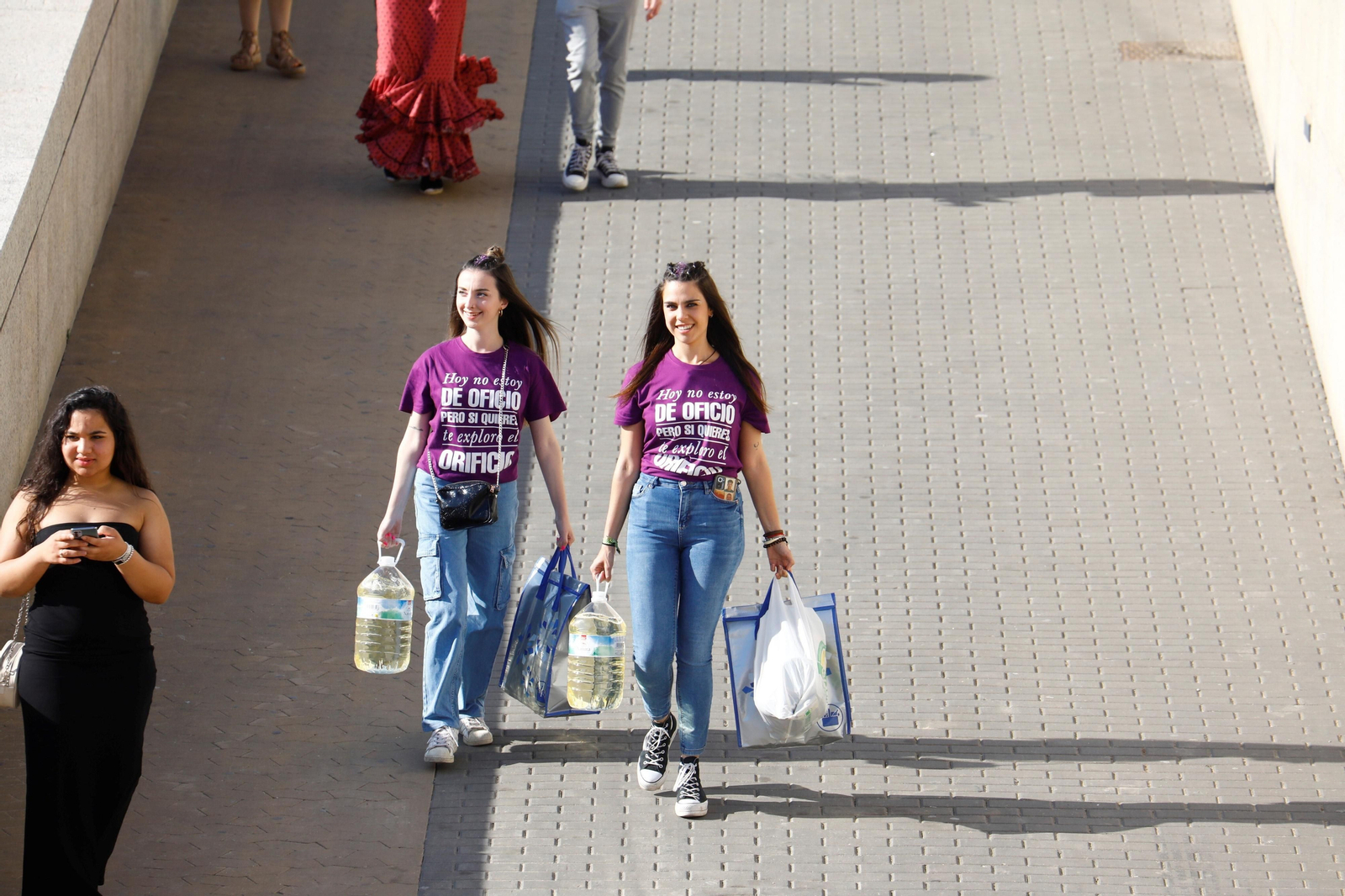 El clásico botellón del Miércoles de la Feria de Córdoba, en imágenes