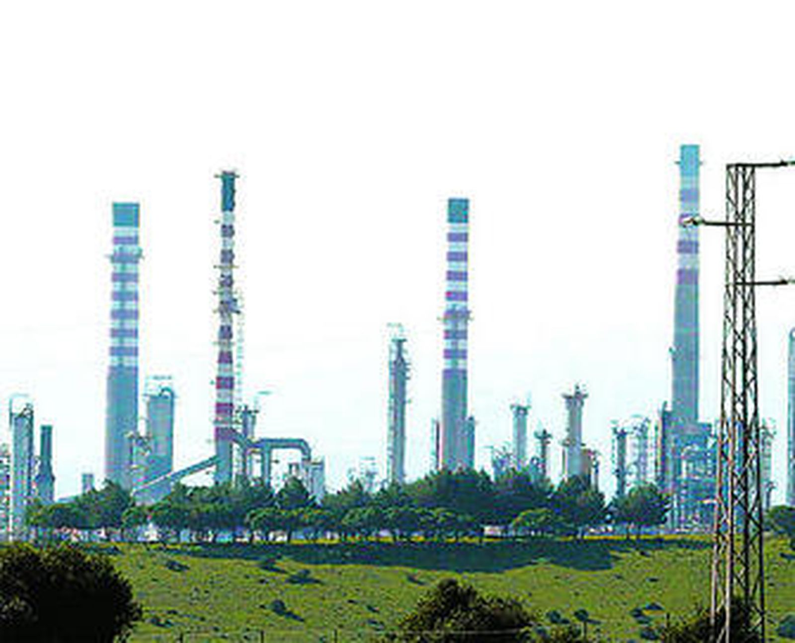 Vista general de la Refinería Cepsa.