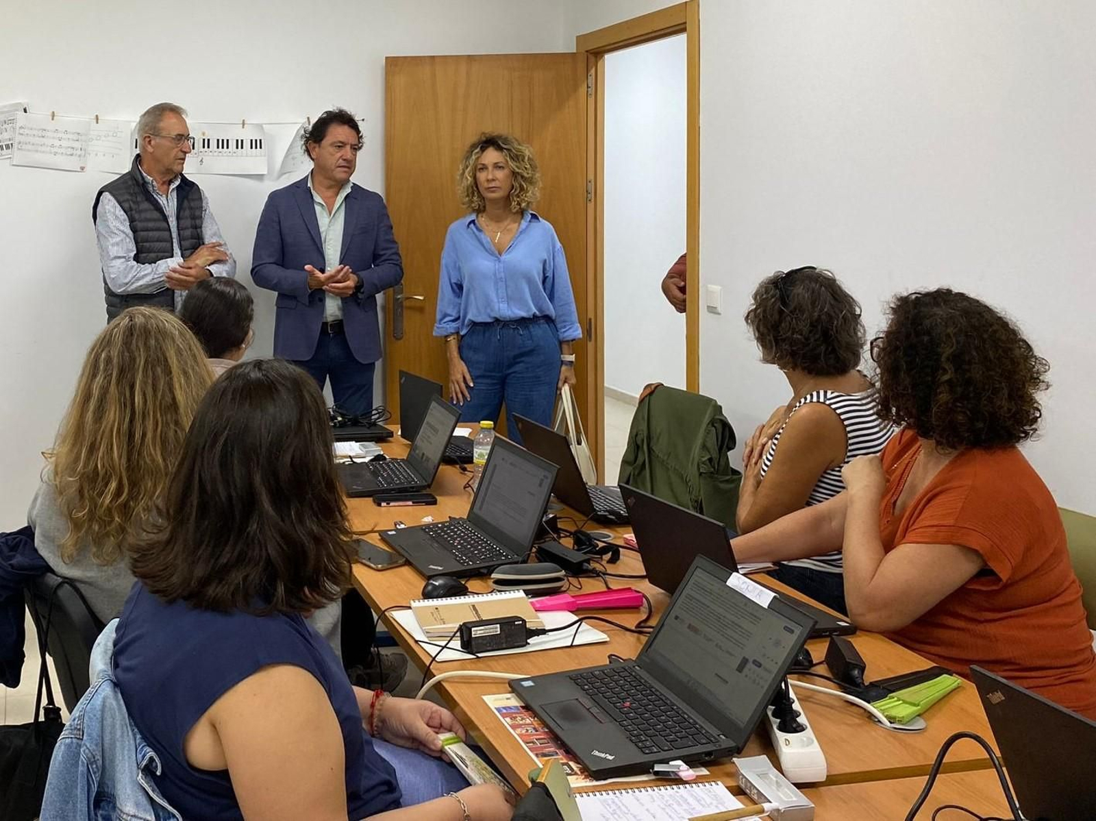 Un momento de la visita de Daniel Sánchez a las alumnas de 'Preparadas'.