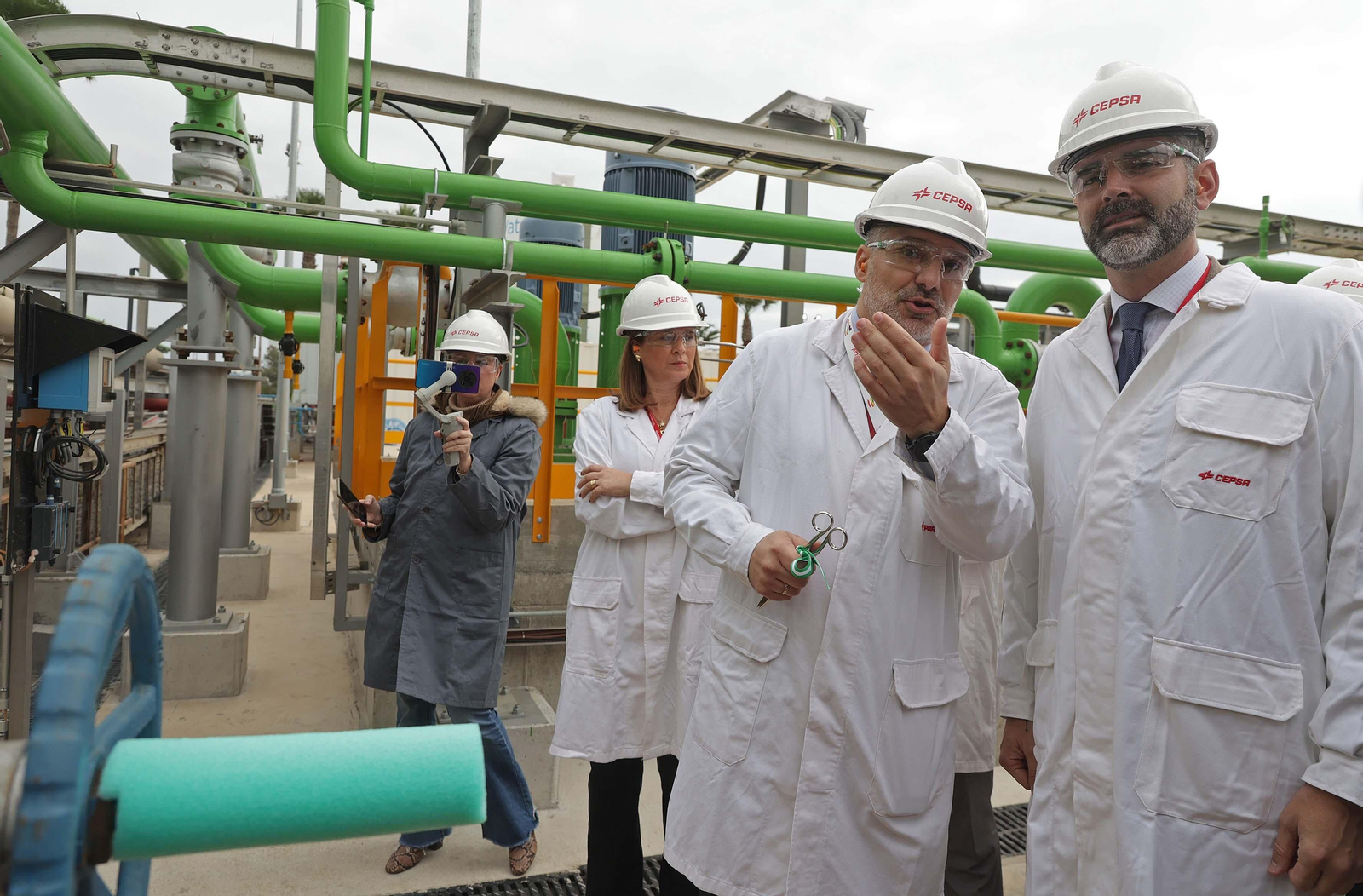 Imágenes de la inauguración de la nueva planta de reutilización de agua de Cepsa