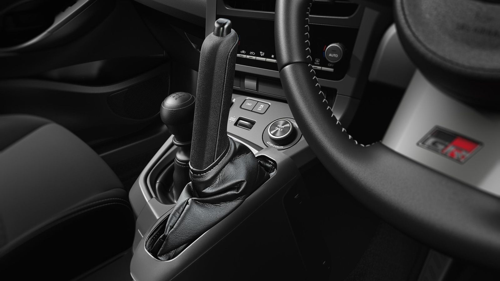 El GR Yaris puede tener un freno de mano vertical para aumentar la agilidad durante la conducción.