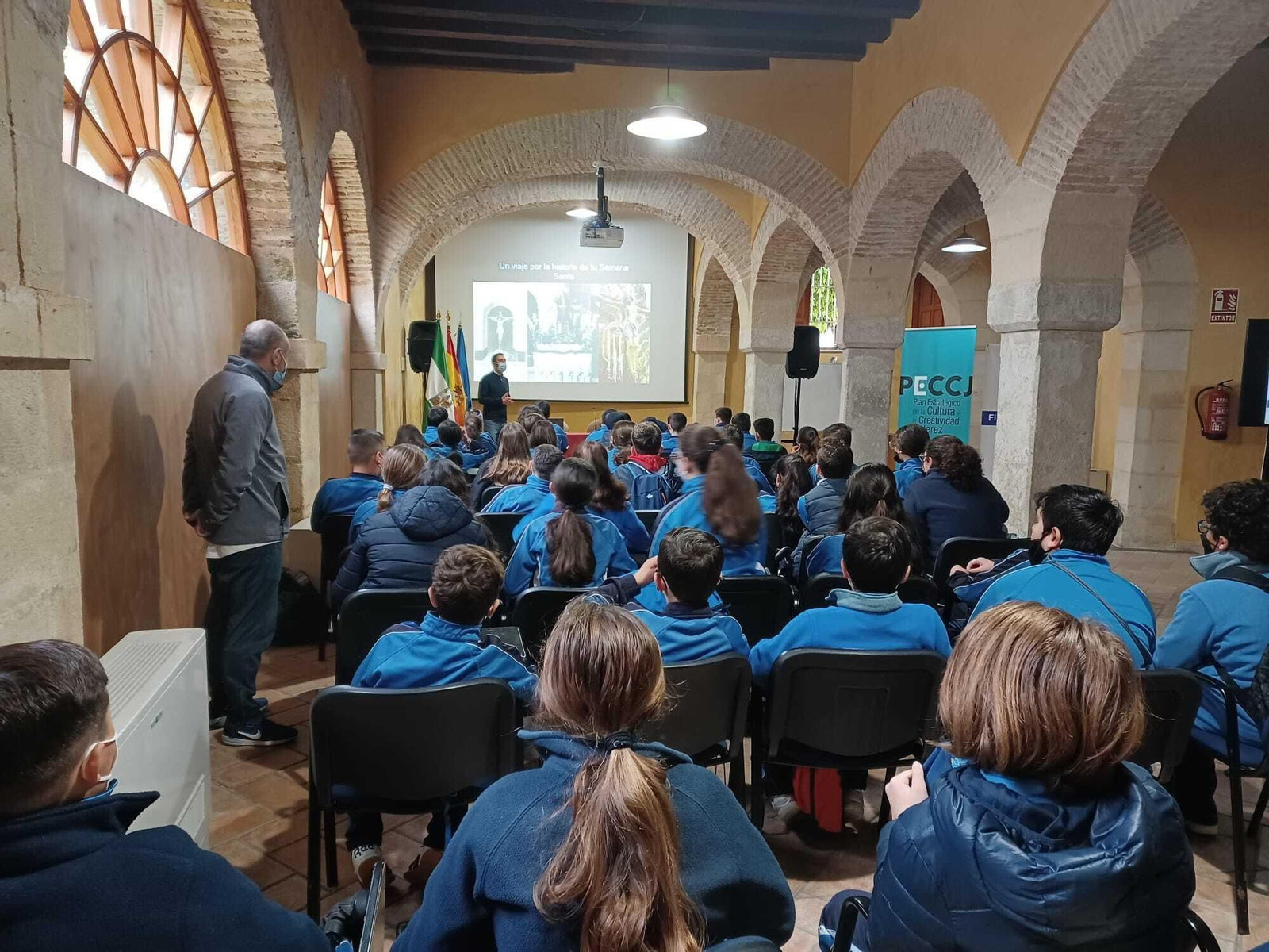 Un momento de la visita del colegio Madre de Dios. Un momento de la visita del colegio Madre de Dios.