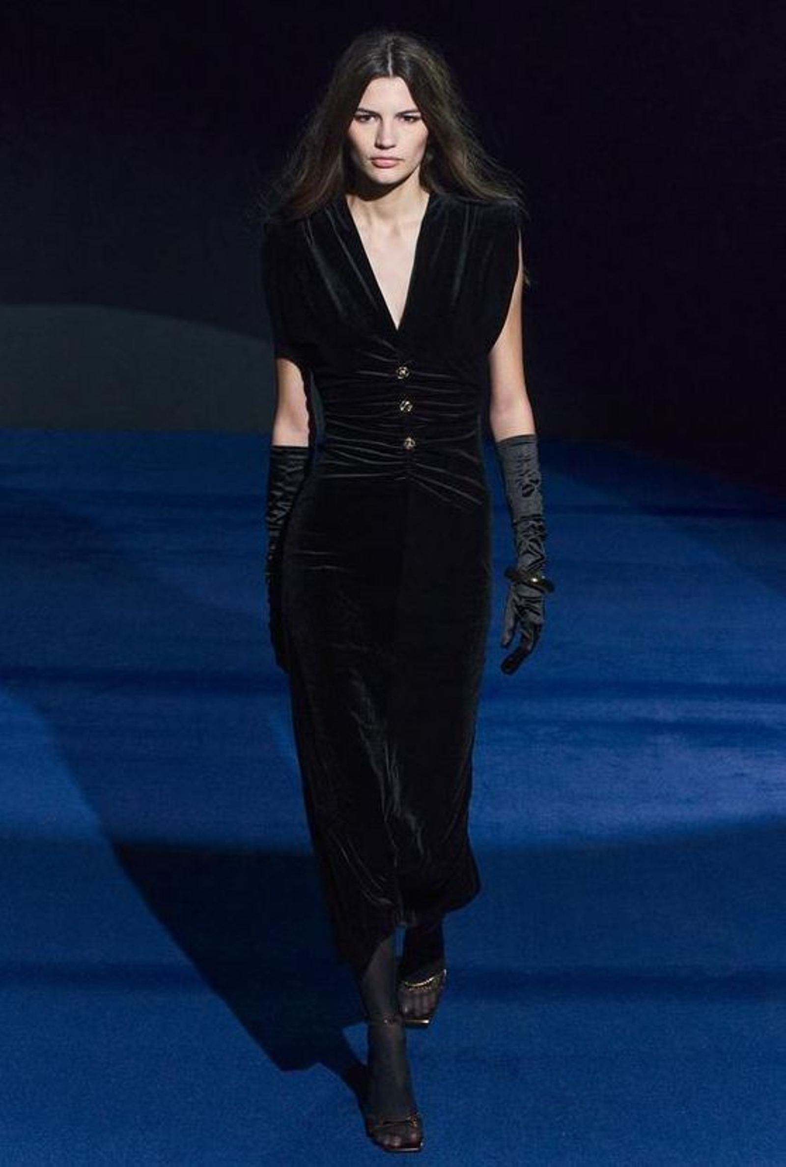 Vestido negro de Zara.