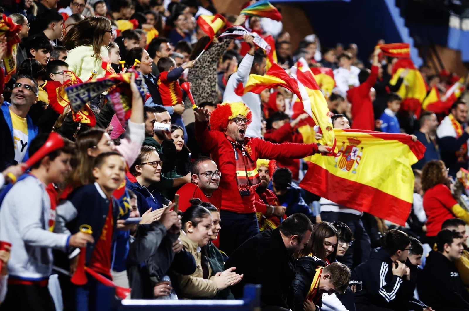 Gran ambiente para ver la selección española sub-21 en Huelva