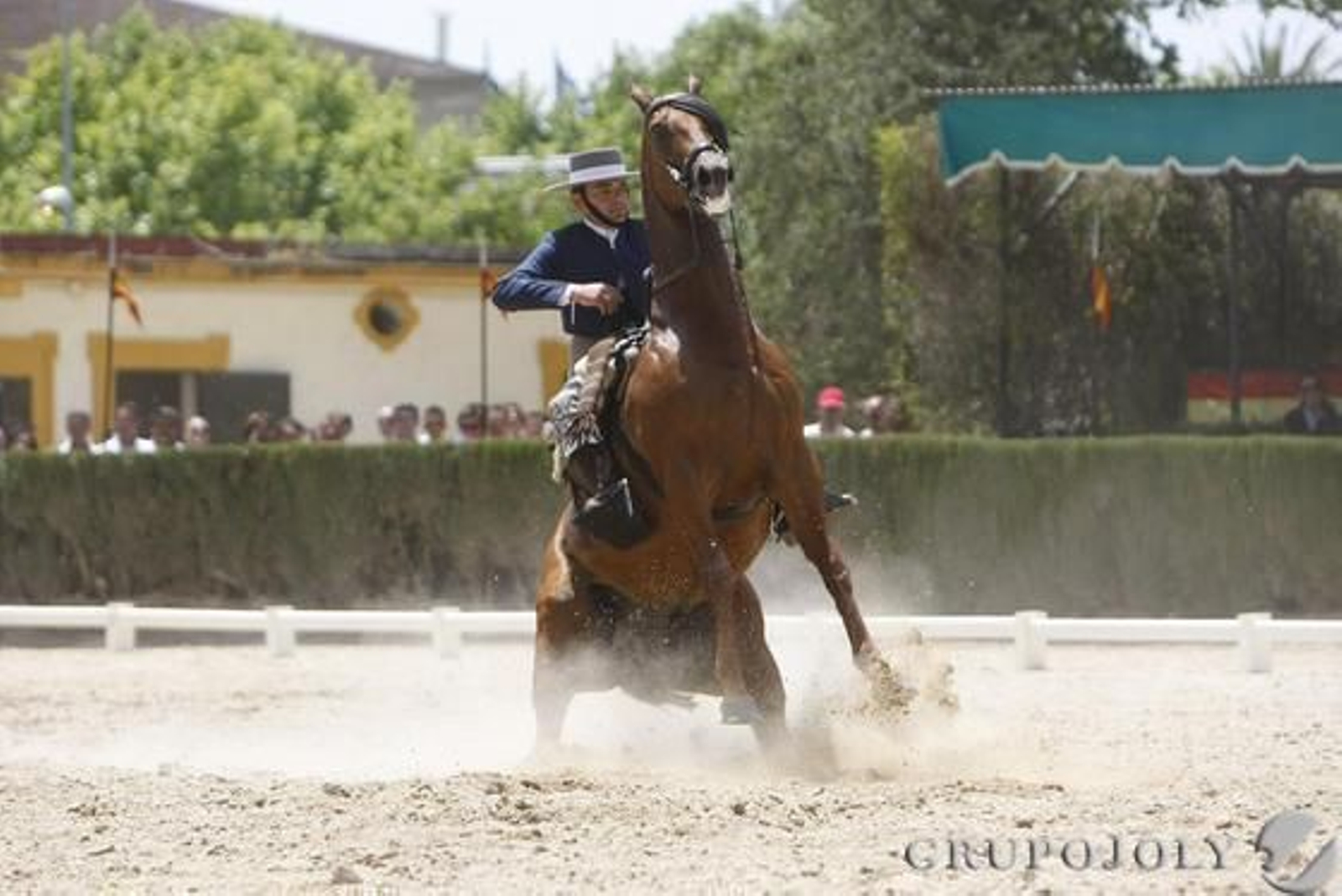 Fuerza y habilidad se unen en esta estampa de una parada en raya.   Foto: Juan Carlos Toro