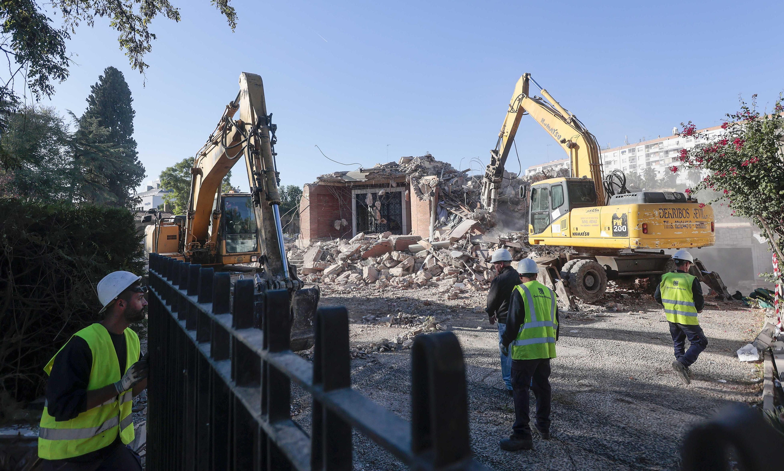 La demolición esta semana de un nuevo inmueble en la Avenida de la Palmera