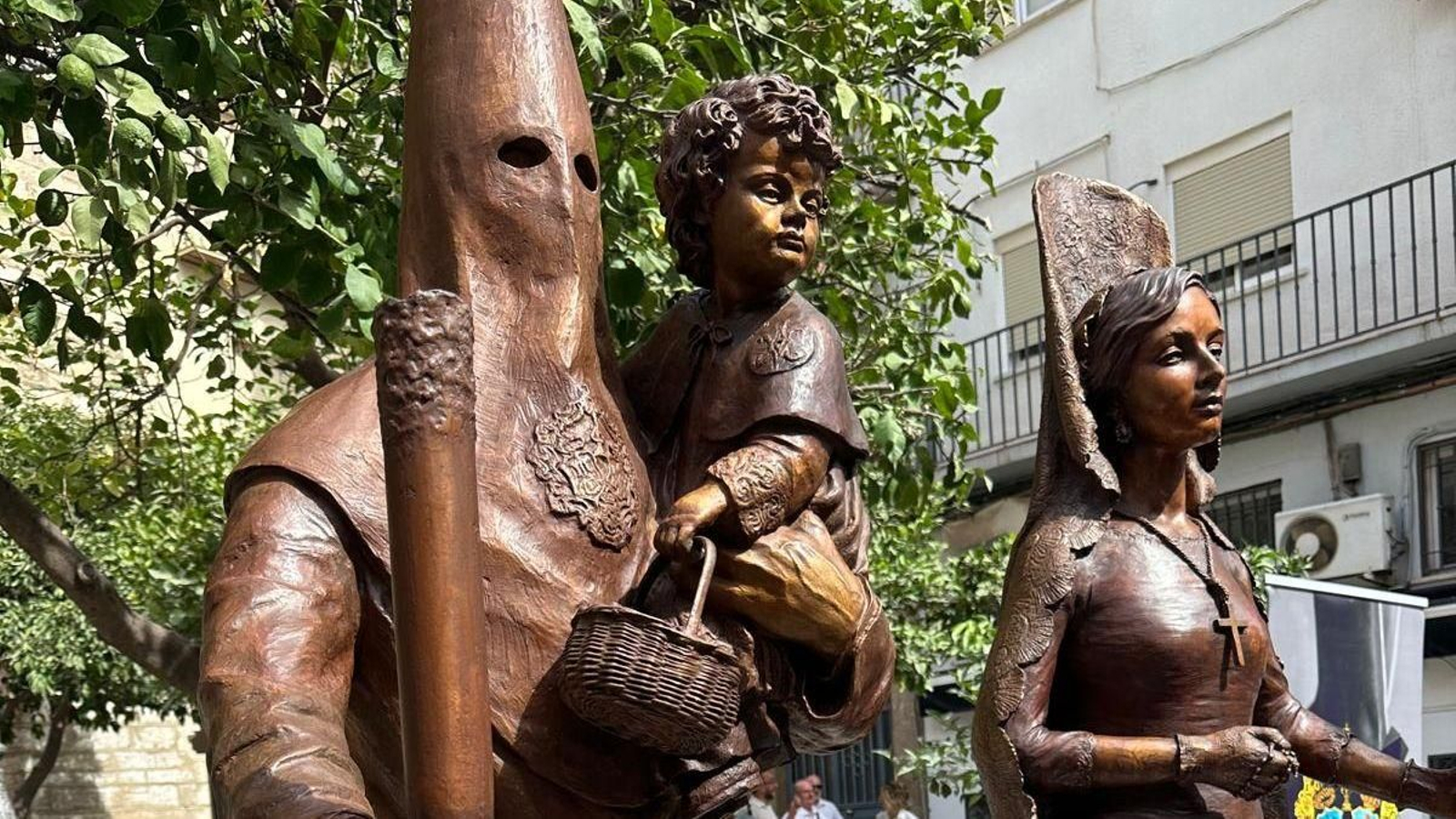 Detalle del monumento al cofrade de la ciudad inaugurado el pasado sábado.
