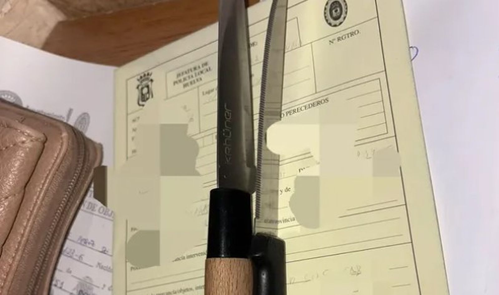 Un cuchillo interceptado por la Policía Local de Huelva en la madrugada.