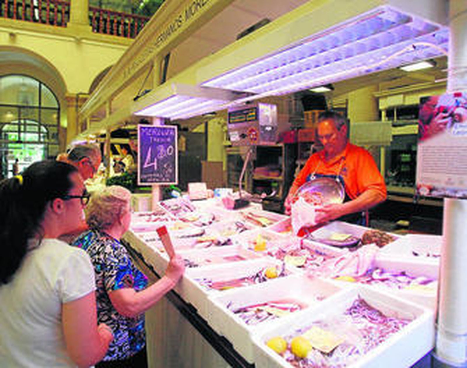 Un puesto de mercado de la Corredera.