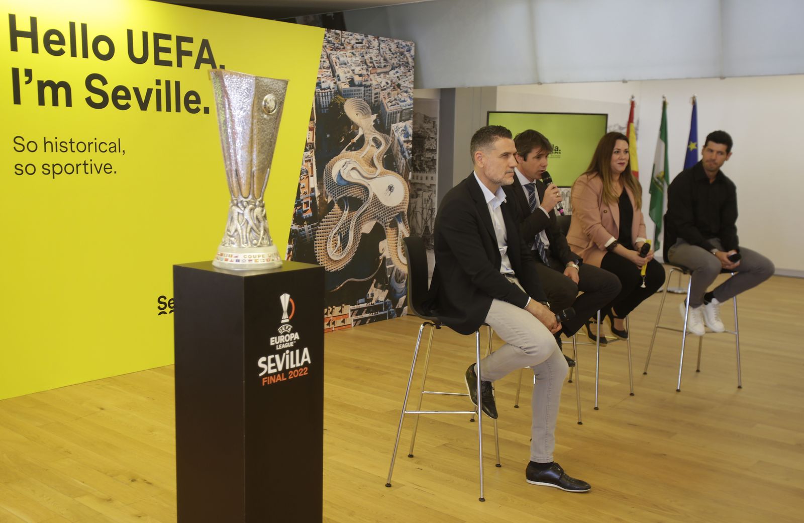 Llegada del trofeo de la UEFA Europa league